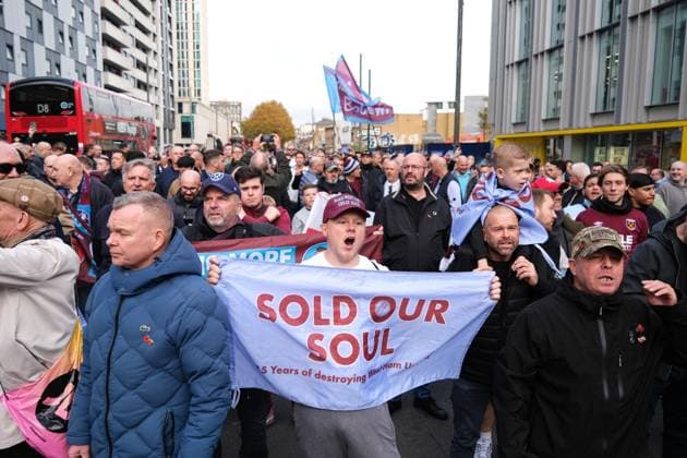 West Ham United v Burnley 08 November 2025, London - Premier League Football - West Ham United v Burnley - West Ham fans protest against their ownership - Photo: Jacques Feeney Offside. London UK Copyright: xJacquesxFeeneyx xOffsidexOffside