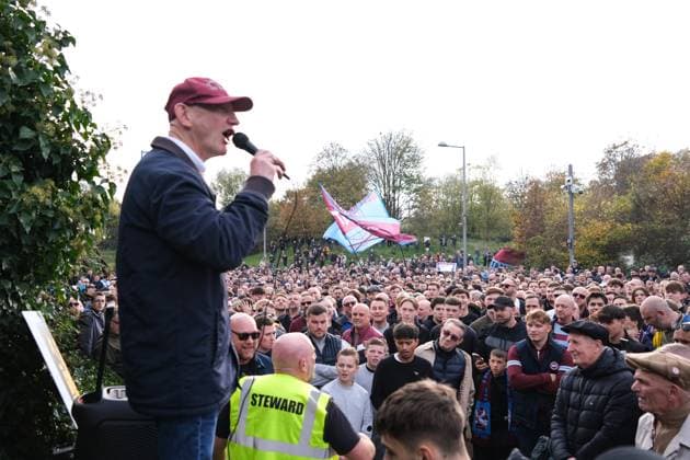 West Ham United v Burnley 08 November 2025, London - Premier League Football - West Ham United v Burnley - West Ham fans protest against their owners - Photo: Jacques Feeney Offside. London UK Copyright: xJacquesxFeeneyx xOffsidexOffside