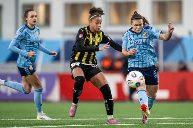 251108 Häckens Felicia Schröder och Djurgardens Alexsandra Lobanova under fotbollsmatchen i Damallsvenskan mellan Djurgarden och Häcken den 8 november 2025 i Stockholm. Copyright: JESPERxZERMAN BB251108JZ049