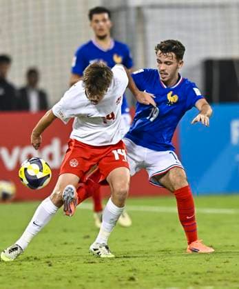 France v Canada : Group K - FIFA U-17 World Cup Qatar 2025 Ka sLesueur of France and JTimothy Fortier of Canada in action during the FIFA U-17 World Cup Qatar 2025 Group K match between France and Canada in Doha, Qatar, on November 8, 2025. DOHA Qatar Copyright: xNOUSHADx