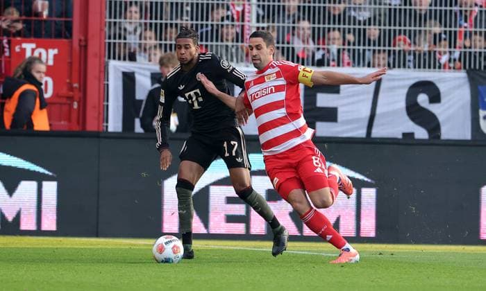 Michael Olise, Rani Khedira Zweikampf Spielszene Aktion Fußball Fussball Bundesliga Herren DFL 10. Spieltag Saison 2025 2026 08.11.2025 1.FC Union Berlin FCU vs. FC Bayern München FCB DFL regulations prohibit any use of photographs as image sequences and or quasi-video.