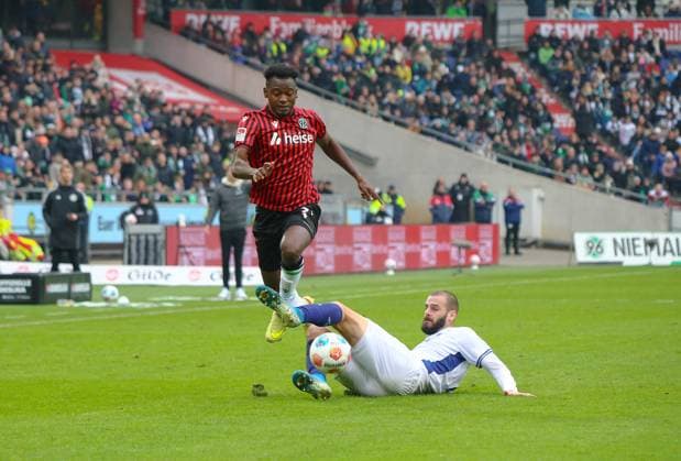 Deutschland: Fussball 2.Bundesliga 2025 26, 12. Spieltag - Hannover 96 vs SV Darmstadt 98 - Heinz von Heiden Arena Stadion (Hannover): Mustapha Bundu (Hannover 96, 7) Hannover
