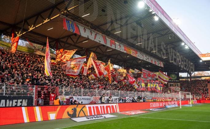 Fußball, Herren, Saison 2025 2026, 1. Bundesliga (10. Spieltag), 1. FC Union Berlin - FC Bayern München, Fans des 1. FC Union auf der Waldseite, 08.11.2025, Copyright: xMatthiasxKochx