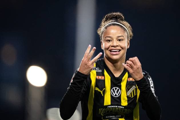 251108 Häckens Felicia Schröder jublar efter 0-2 under fotbollsmatchen i Damallsvenskan mellan Djurgarden och Häcken den 8 november 2025 i Stockholm. Copyright: MAXIMxTHORE BB251108MT042