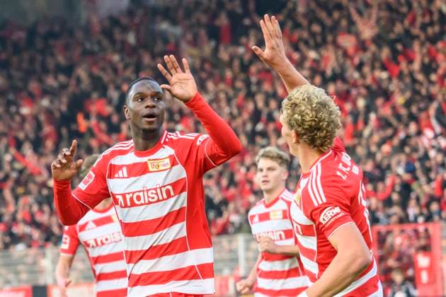 f.l.t.r.: Ilyas Ansah (1.FC Union), Leopold Querfeld (1.FC Union), Tor, Treffer, Jubel, Torjubel, Freude, Begeisterung, feiert,celebreting the goal, joy, jubilation, cheering, not given 1:0, in the 1. Bundesliga match, 1. FC Union Berlin vs. FC Bayern Munich, Bundesliga, soccer, DFB, 2025 2026 season, at the Alte Foersterei stadium, im Spiel der ersten Bundesligaspiel, 1. FC Union Berlin gegen FC Bayern München, Bundesliga, Fußball, DFB, Saison 2025 2026, im Stadion Alte Försterei, DFB DFL REGULATIONS PROHIBIT ANY USE OF PHOTOGRAPHS AS IMAGE SEQUENCES AND OR QUASI-VIDEO, 08.11.25, Copyright: HMBxMedia UwexKoch