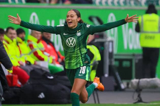 Wolfsburg, Deutschland 08. November 2025: 1. BL - Frauen - 2025 2026 - VfL Wolfsburg vs. Eintracht Frankfurt Im Bild: Torschützin Kessya Bussy (VfL) macht das Tor zum 1:0 für Wolfsburg und jubelt DFB regulations prohibit any use of photographs as image sequences and or quasi-video Volkswagen Arena Niedersachsen Copyright: xFotostandx xFantinix