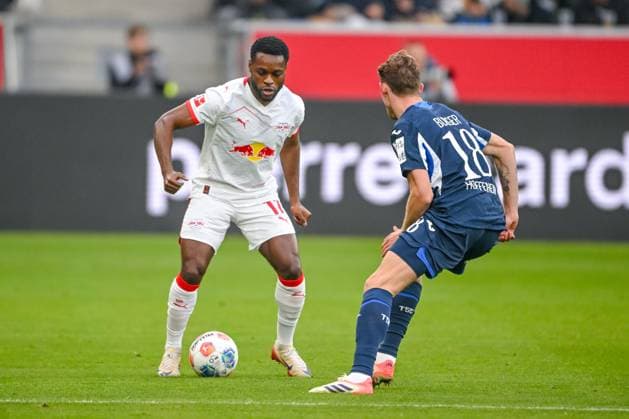 Ridle Baku (RB Leipzig) und Wouter Burger (1899 Hoffenheim) im Zweikampf waehrend des spiels der Bundesliga zwischen TSG Hoffenheim und RB Leipzig, PreZero Arena am 08. November 2025 in Sinsheim, Deutschland. (Foto von Harry Langer DeFodi Images) +++ Ridle Baku (RB Leipzig) und Wouter Burger (1899 Hoffenheim) battle for the ball during the Bundesliga match between TSG Hoffenheim and RB Leipzig at PreZero Arena on November 8, 2025 in Sinsheim, Germany. (Photo by Harry Langer DeFodi Images) DFL regulations prohibit any use of photographs as image sequences and or quasi-video. (Photo by Harry Langer DeFodi Images) DFL regulations prohibit any use of photographs as image sequences and or quasi-video. Ridle Baku RB Leipzig and Wouter Burger 1899 Hoffenheim in a duel during the Bundesliga match between TSG Hoffenheim and RB Leipzig, PreZero Arena on November 08, 2025 in Sinsheim, Germany Photo by Harry Langer DeFodi Images Ridle Baku RB Leipzig and Wouter Burger 1899 Hoffenheim battle for the ball during the Bundesliga match between TSG Hoffenheim and RB Leipzig at PreZero Arena on November 8, 2025 in Sinsheim, Germany Photo by Harry Langer DeFodi Images DFL regulations prohibit any use of photographs as image sequences and or quasi video Photo by Harry Langer DeFodi Images DFL regulations prohibit any use of photographs as image sequences and or quasi video