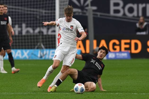 Ibrahim Maza ( Bayer 04 Leverkusen ) im Zweikampf mit Jan Schoeppner ( 1 FC Heidenheim ). GER, Bayer 04 Leverkusen vs 1 FC Heidenheim, Fussball, Bundesliga, 10. Spieltag, Spielzeit 2025 2026, 08.11.2025 DFL REGULATIONS PROHIBIT ANY USE OF PHOTOGRAPHS AS IMAGE SEQUENCES AND OR QUASI-VIDEO GER, Bayer 04 Leverkusen vs 1 FC Heidenheim, Fussball, Bundesliga, 10. Spieltag, Spielzeit 2025 2026, 08.11.2025 Leverkusen Copyright: xEibner-Pressefoto ThomasxThienelx EP_TTL