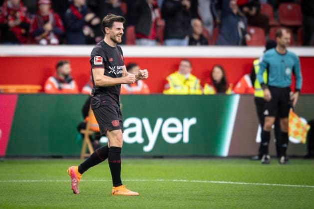 LEVERKUSEN, GERMANY - NOVEMBER 8: Jonas Hofmann (Bayer 04 Leverkusen, 7) celebrates his goal, setting to 2:0 during the Bundesliga match (gameday 10) between Bayer 04 Leverkusen vs. 1. FC Heidenheim at BayArena on November 8, 2025 in Leverkusen, Germany. (Photo by Axel Kohring Beautiful Sports) DFL REGULATIONS PROHIBIT ANY USE OF PHOTOGRAPHS AS IMAGE SEQUENCES AND OR QUASI-VIDEO. Nordrhein-Westfalen Germany Copyright: xBEAUTIFULxSPORTS AxelxKohringx