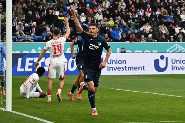 08.11.2025, xsltx, Fussball 1.Bundesliga, TSG 1899 Hoffenheim - RB Leipzig v.l. Torjubel nach dem Tor zum celebrating the goal celebrate 1:1 durch Albian Hajdari (1899 Hoffenheim) (DFL DFB REGULATIONS PROHIBIT ANY USE OF PHOTOGRAPHS as IMAGE SEQUENCES and or QUASI-VIDEO) Sinsheim