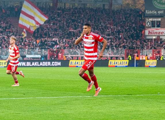 Fußball, Herren, Saison 2025 2026, 1. Bundesliga (10. Spieltag), 1. FC Union Berlin - FC Bayern München, Danilho Doekhi (1. FC Union Berlin), Jubel nach Tor zum 1:0, 08.11.2025, Copyright: xSebastianxRäppold MatthiasxKochx