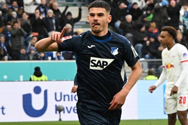 08.11.2025, xsltx, Fussball 1.Bundesliga, TSG 1899 Hoffenheim - RB Leipzig v.l. Torjubel nach dem Tor zum celebrating the goal celebrate 1:1 durch Albian Hajdari (1899 Hoffenheim) (DFL DFB REGULATIONS PROHIBIT ANY USE OF PHOTOGRAPHS as IMAGE SEQUENCES and or QUASI-VIDEO) Sinsheim