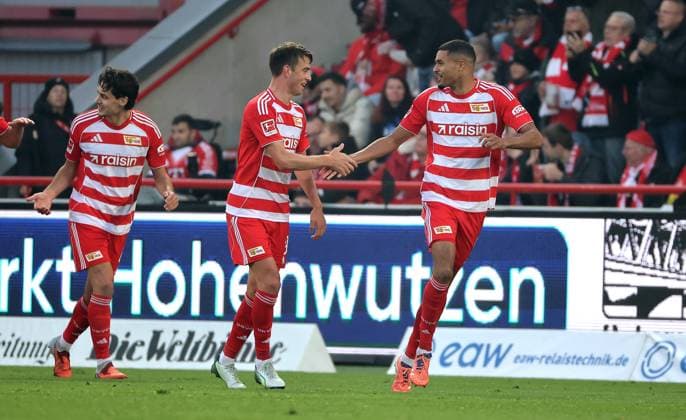 Danilho Doekhi jubelt nach 1:0 mit Janik Haberer Freude Emotion Jubel Fußball Fussball Bundesliga Herren DFL 10. Spieltag Saison 2025 2026 08.11.2025 1.FC Union Berlin FCU vs. FC Bayern München FCB DFL regulations prohibit any use of photographs as image sequences and or quasi-video.
