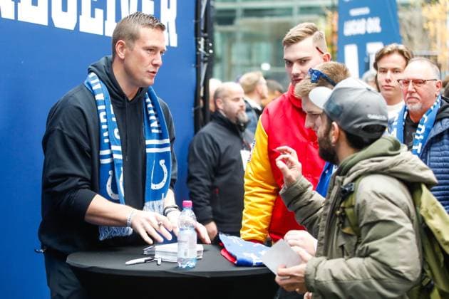 NFL, American Football Herren, USA Fanzone der Indianapolis Colts in Berlin Berlin, 08.11.2025 Ex Offensive Tackle Joe Reitz auf der NFL Fanzone der Indianapolis Colts am Potsdamer Platz in Berlin Foto: Matthias Gränzdörfer Berlin Copyright: xMatthiasxGränzdörferx