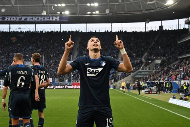 08.11.2025, xsltx, Fussball 1.Bundesliga, TSG 1899 Hoffenheim - RB Leipzig v.l. Torjubel nach dem Tor zum celebrating the goal celebrate 2:1 durch Tim Lemperle (1899 Hoffenheim) (DFL DFB REGULATIONS PROHIBIT ANY USE OF PHOTOGRAPHS as IMAGE SEQUENCES and or QUASI-VIDEO) Sinsheim