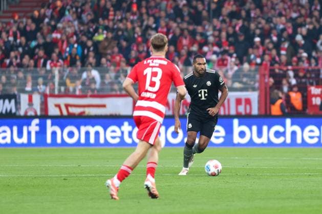 Jonathan Tah (FC Bayern Muenchen, 04) mit Andras Schaefer (1. FC Union Berlin, 13), GER, 1. FC Union Berlin vs. FC Bayern Muenchen, Fussball, Bundesliga, 10. Spieltag, Saison 2025 2026, 08.11.2025, DFL DFB REGULATIONS PROHIBIT ANY USE OF PHOTOGRAPHS as IMAGE SEQUENCES and or QUASI-VIDEO, GER, 1. FC Union Berlin vs. FC Bayern Muenchen, Fussball, Bundesliga, 10. Spieltag, Saison 2025 2026, 08.11.2025 Berlin Copyright: xEibner-Pressefoto JennixMaulx EP_JML