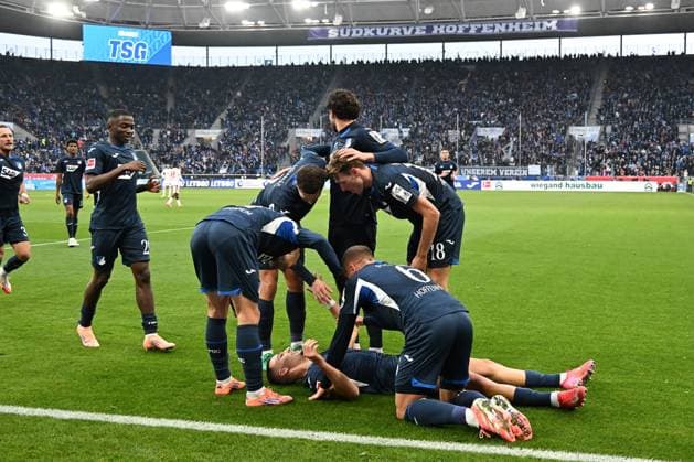 08.11.2025, xsltx, Fussball 1.Bundesliga, TSG 1899 Hoffenheim - RB Leipzig v.l. Torjubel nach dem Tor zum celebrating the goal celebrate 2:1 durch Tim Lemperle (1899 Hoffenheim) (DFL DFB REGULATIONS PROHIBIT ANY USE OF PHOTOGRAPHS as IMAGE SEQUENCES and or QUASI-VIDEO) Sinsheim