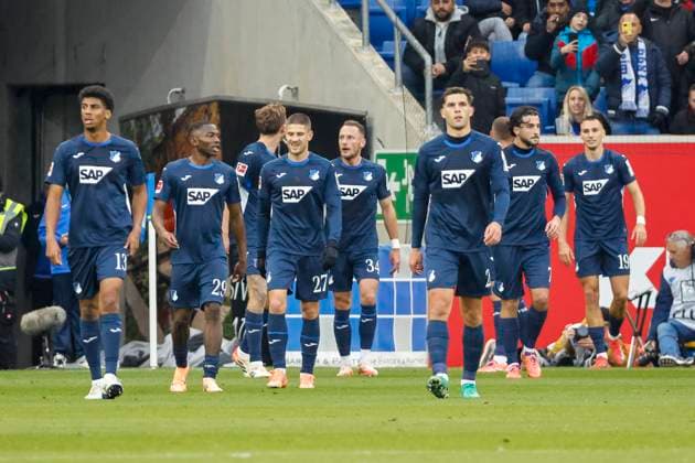 Torjubel TSG Hoffenheim beim 2:1 durch Tim Lemperle (TSG Hoffenheim, 19) , Deutschland, Fussball, 1. Bundesliga, 10.Spieltag, 2025 2026, TSG Hoffenheim vs. RB Leipzig, 08.11.2025, PreZero Arena, Sinsheim, Deutschland Sinsheim PreZero Arena Baden-Württemberg Deutschland Copyright: xGrantxHubbsx