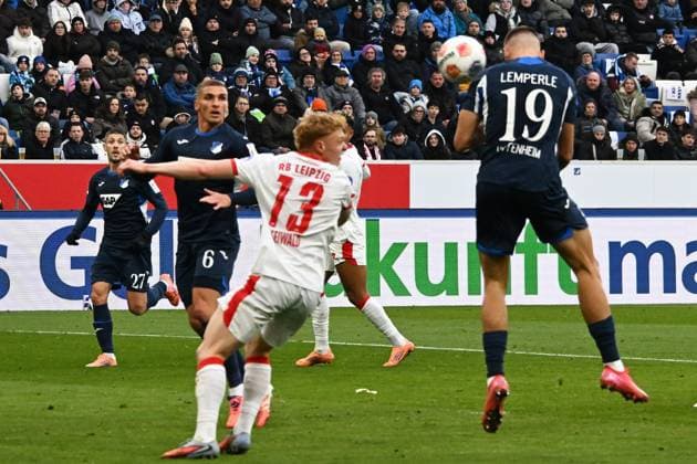 08.11.2025, xsltx, Fussball 1.Bundesliga, TSG 1899 Hoffenheim - RB Leipzig v.l. Tim Lemperle (1899 Hoffenheim) Torschuetze, erzielt das Tor, Treffer, scores the goal 2:1 (DFL DFB REGULATIONS PROHIBIT ANY USE OF PHOTOGRAPHS as IMAGE SEQUENCES and or QUASI-VIDEO) Sinsheim