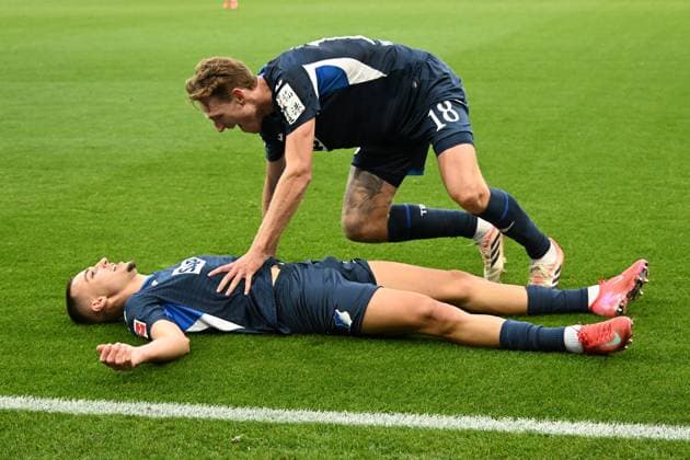 08.11.2025, xsltx, Fussball 1.Bundesliga, TSG 1899 Hoffenheim - RB Leipzig v.l. Torjubel nach dem Tor zum celebrating the goal celebrate 2:1 durch Tim Lemperle (1899 Hoffenheim) (DFL DFB REGULATIONS PROHIBIT ANY USE OF PHOTOGRAPHS as IMAGE SEQUENCES and or QUASI-VIDEO) Sinsheim