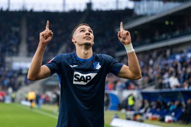 Tim Lemperle (TSG Hoffenheim, 19) jubelt ueber das Tor zum 2:1, GER, TSG 1899 Hoffenheim vs RB Leipzig, Fussball Bundesliga, 10. Spieltag, Saison 2025 2026, 07.11.2025 DFB DFL regulations prohibit any use of photographs as image sequences and or quasi-video GER, TSG 1899 Hoffenheim vs RB Leipzig, Fussball Bundesliga, 10. Spieltag, Saison 2025 2026, 07.11.2025 Sinsheim Copyright: xEibner-Pressefoto Memmlerx EP_MMR