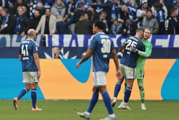Die Spieler vom FC Schalke 04 freuen sich über den 1:0 Sieg beim Spiel der 2. Bundesliga (Saison 2025 26) FC Schalke 04 - SV 07 Elversberg Copyright: Thomas Pakusch