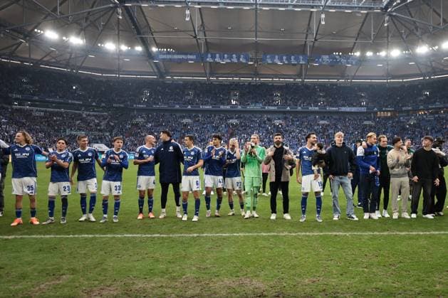 Die Spieler vom FC Schalke 04 freuen sich über den 1:0 Sieg beim Spiel der 2. Bundesliga (Saison 2025 26) FC Schalke 04 - SV 07 Elversberg Copyright: Thomas Pakusch