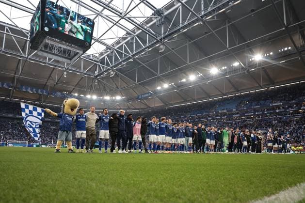 Die Spieler vom FC Schalke 04 freuen sich über den 1:0 Sieg beim Spiel der 2. Bundesliga (Saison 2025 26) FC Schalke 04 - SV 07 Elversberg Copyright: Thomas Pakusch