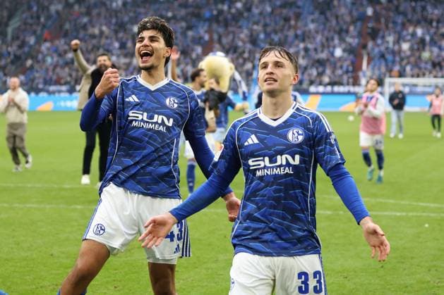 Die Spieler vom FC Schalke 04 freuen sich über den 1:0 Sieg beim Spiel der 2. Bundesliga (Saison 2025 26) FC Schalke 04 - SV 07 Elversberg Copyright: Thomas Pakusch