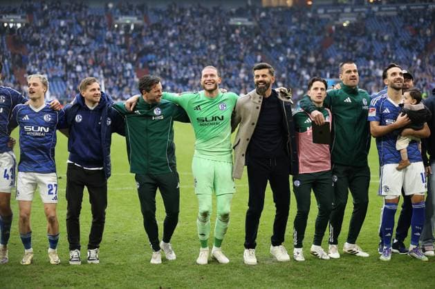 Die Spieler vom FC Schalke 04 freuen sich über den 1:0 Sieg beim Spiel der 2. Bundesliga (Saison 2025 26) FC Schalke 04 - SV 07 Elversberg Copyright: Thomas Pakusch