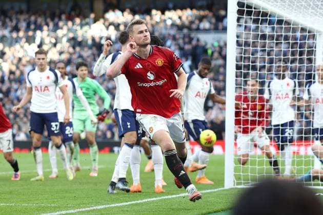 Tottenham v Man Utd 08 November 2025, London - Premier League Football - Tottenham Hotspur v Manchester United, ManU - Matthijs de Ligt of Manchester United celebrates scoring an equalising goal in injury time to bring the score to 2-2 - Photo: Charlotte Wilson Offside. London UK Copyright: xCharlottexWilsonx xOffsidexOffside