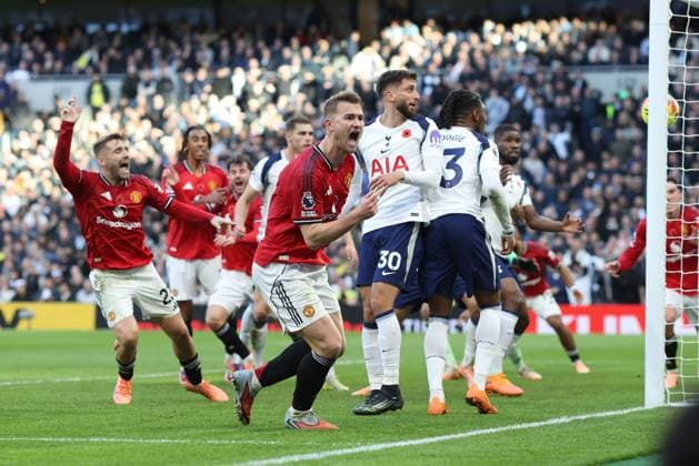 Tottenham v Man Utd 08 November 2025, London - Premier League Football - Tottenham Hotspur v Manchester United, ManU - Matthijs de Ligt of Manchester United celebrates scoring an equalising goal in injury time to bring the score to 2-2 - Photo: Charlotte Wilson Offside. London UK Copyright: xCharlottexWilsonx xOffsidexOffside