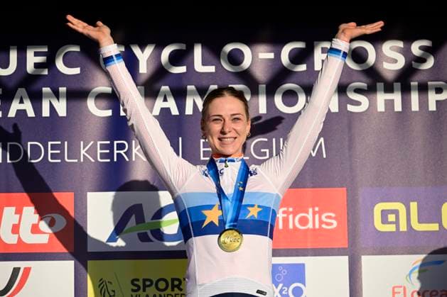 2025 UEC Cyclo-Cross EC - Women Elite MIDDELKERKE, BELGIUM - NOVEMBER 08 : Van Der Heijden Inge (NED) celebrating her victory during the 2025 UEC Cyclo-Cross European Championships for Women Elite on November 08, 2025 in Middelkerke, Belgium, 08 11 2025 Middelkerke Belgium  Copyright: xNicoxVereeckenx