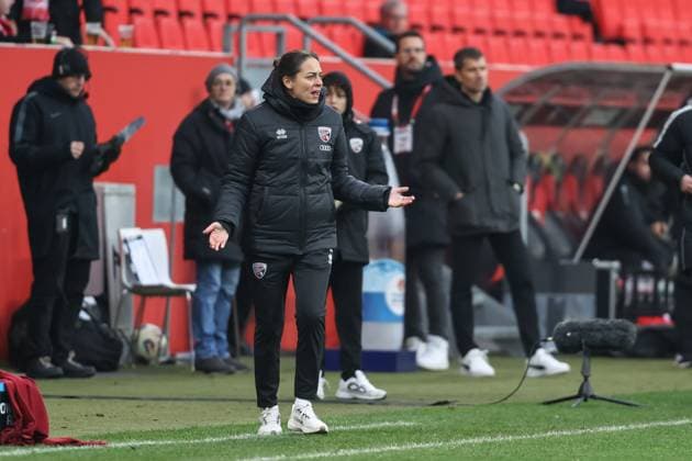 3. Liga; FC Ingolstadt 04 - Rot-Weiss Essen; Cheftrainerin Sabrina Wittmann (FCI) an der Seitenlinie, Spielerbank 3. Liga - FC Ingolstadt 04 Saison 2025 2026 Rot-Weiss Essen RWE