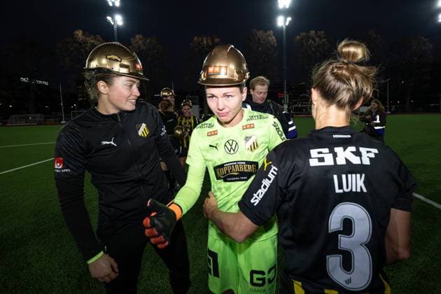 251108 Häckens malvakt Jennifer Falk jublar efter fotbollsmatchen i Damallsvenskan mellan Djurgarden och Häcken den 8 november 2025 i Stockholm. Copyright: JESPERxZERMAN BB251108JZ065