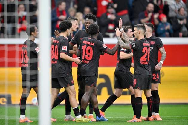 Jubel LEV nach dem Tor zum 4:0, v.l. Arthur (Bayer Leverkusen), Ibrahim Maza (Bayer Leverkusen), Patrik Schick (Bayer Leverkusen), Edmond Tapsoba (Bayer Leverkusen), Ernest Poku (Bayer Leverkusen), Jonas Hofmann (Bayer Leverkusen), Ãlex Grimaldo (Alex)(Bayer Leverkusen), Fussball 1. Bundesliga,10.Spieltag, Bayer 04 Leverkusen - 1. FC Heidenheim, am 08.11.2025 in Leverkusen Deutschland. DFL regulations prohibit any use of photographs as image sequences and or quasi-video Â