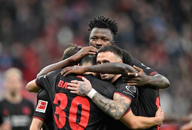 Jubel LEV um Ibrahim Maza (Bayer Leverkusen) nach seinem Tor zum 5:0, v.r. Edmond Tapsoba (Bayer Leverkusen), Aleix Garcia (Bayer Leverkusen) Maza Fussball 1. Bundesliga,10.Spieltag, Bayer 04 Leverkusen - 1. FC Heidenheim, am 08.11.2025 in Leverkusen Deutschland. DFL regulations prohibit any use of photographs as image sequences and or quasi-video Â