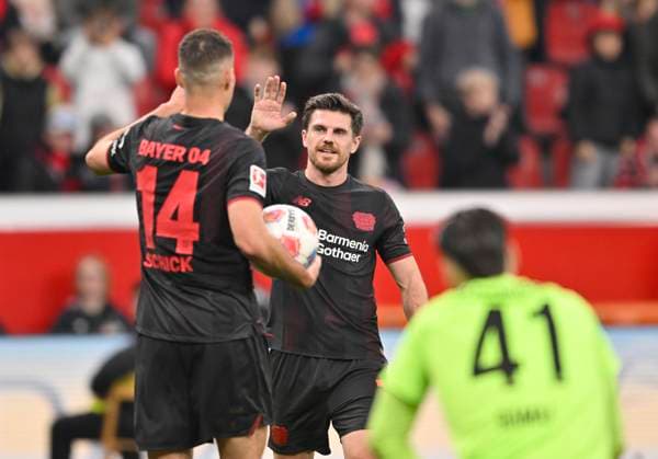 Jubel Patrik Schick (Bayer Leverkusen) nach seinem Tor zum 3:0, mit Jonas Hofmann (Bayer Leverkusen) Fussball 1. Bundesliga,10.Spieltag, Bayer 04 Leverkusen - 1. FC Heidenheim, am 08.11.2025 in Leverkusen Deutschland. DFL regulations prohibit any use of photographs as image sequences and or quasi-video Â