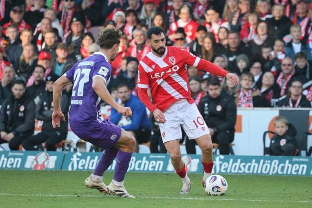 10 Tolcay Cigerci (Energie Cottbus, r.) Fussball 3. Liga 2025 2026 FC Energie Cottbus - VfL Osnabrück