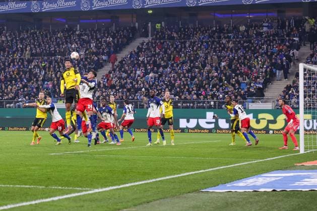 08.11.2025, 1. Bundesliga, 10. Spieltag, Hamburger SV - Borussia Dortmund, v. l. Jobe Bellingham (Borussia Dortmund), Nicolas Capaldo (Hamburger SV), Hamburg Volksparkstadion Hamburg Deutschland xRHR-FOTO DEx Copyright: DennisxEwert RHR-FOTOx RHR-FOTO DE