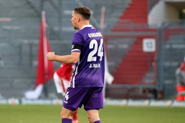 24 Anderson Lucoqui (Energie Cottbus) bejubelt den Osnabrücker Sieg Fussball 3. Liga 2025 2026 FC Energie Cottbus - VfL Osnabrück