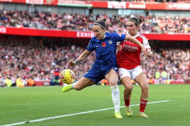 Womens Super League Arsenal v Chelsea 08 November 2025 London - Women™s Super League Football - Arsenal v Chelsea - Lucy Bronze of Chelsea - (Photo by Mark Leech). London UK Copyright: xMarkxLeechxOffside