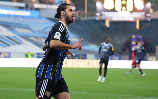08.11.2025, Fussball, Herren, 3. Liga, Saison 2025 2026, 1. FC Saarbrücken - TSV Havelse, Dominic Baumann (1. FC Saarbruecken) bejubelt sein Tor zum 1:0 Saarbrücken Ludwigsparkstadion Saarland Deutschland (DE) Copyright: xFabianxKleerx