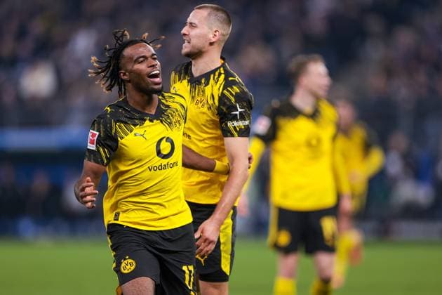 08.11.2025, 1. Bundesliga, 10. Spieltag, Hamburger SV - Borussia Dortmund, Carney Chukwuemeka (Borussia Dortmund) bejubelt das Tor zum 0:1, Hamburg Volksparkstadion Hamburg Deutschland xRHR-FOTO DEx Copyright: DennisxEwert RHR-FOTOx RHR-FOTO DE