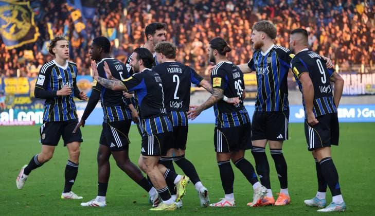 08.11.2025, Fussball, Herren, 3. Liga, Saison 2025 2026, 1. FC Saarbrücken - TSV Havelse, Torjubel des 1. FC Saarbrücken nach dem Tor zum 1:0 durch Dominic Baumann (1. FC Saarbruecken) Saarbrücken Ludwigsparkstadion Saarland Deutschland (DE) Copyright: xFabianxKleerx