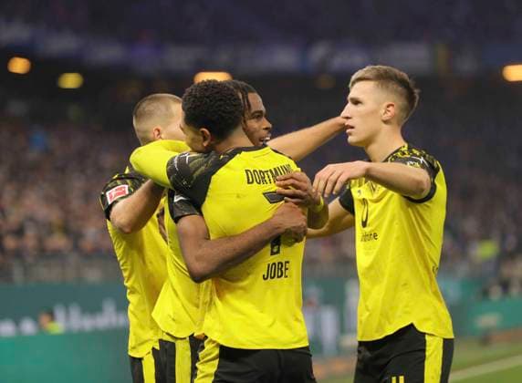 Foto : Torjubel für Dortmund , Carney CHUKWUEMEKA trifft zum 0-1 Fussball 1. Liga , 10. Spieltag am Sa. 08.11.2025 Hamburger SV - Borussia Dortmund