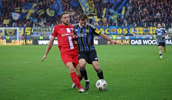 08.11.2025, Fussball, Herren, 3. Liga, Saison 2025 2026, 1. FC Saarbrücken - TSV Havelse, Jannik Oltrogge (TSV Havelse) Richard Neudecker (1. FC Saarbruecken) Saarbrücken Ludwigsparkstadion Saarland Deutschland (DE) Copyright: xFabianxKleerx