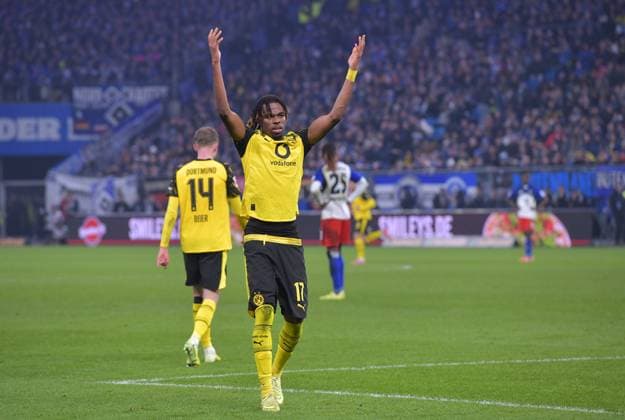 08.11.2025, xblx, Fussball 1.Bundesliga, Hamburger SV - Borussia Dortmund v.l. Carney Chukwuemeka (Borussia Dortmund), Goal scored, Tor zum 0:1,, celebrate the goal, Torjubel , Jubel, jubeln, jubelt, (DFL DFB REGULATIONS PROHIBIT ANY USE OF PHOTOGRAPHS as IMAGE SEQUENCES and or QUASI-VIDEO) Hamburg