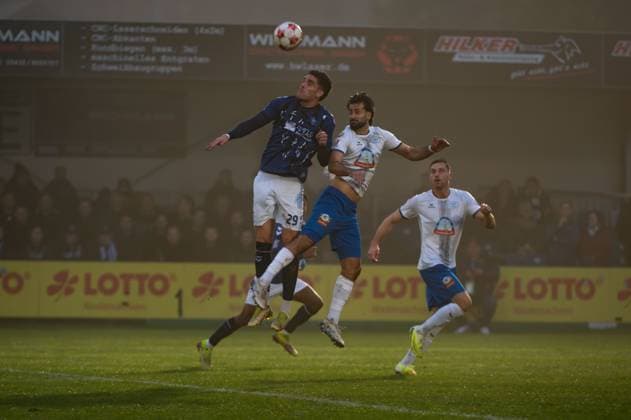 GER, Fussball, RLN, SSV Jeddeloh II vs VfB Oldenburg 08.11.2025, Haskamp-Arena, Jeddeloh II Edewecht, GER, RLN, SSV Jeddeloh II vs VfB Oldenburg, DFL regulations prohibit any use of photographs as image sequences and or quasi-video, im Bild Mats FACKLAM( VfB Oldenburg 29 ) Gazi SIALA ( SSV Jeddeloh II 47 )