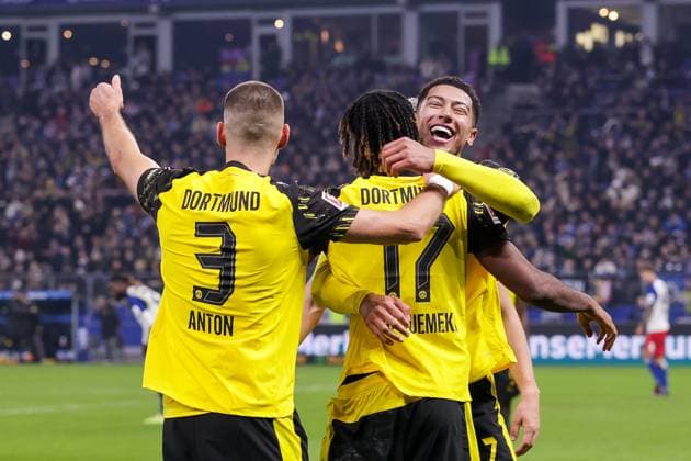 08.11.2025, 1. Bundesliga, 10. Spieltag, Hamburger SV - Borussia Dortmund, Die Spieler des BVB bejubeln das Tor zum 0:1 durch Carney Chukwuemeka (Borussia Dortmund), Hamburg Volksparkstadion Hamburg Deutschland xRHR-FOTO DEx Copyright: DennisxEwert RHR-FOTOx RHR-FOTO DE